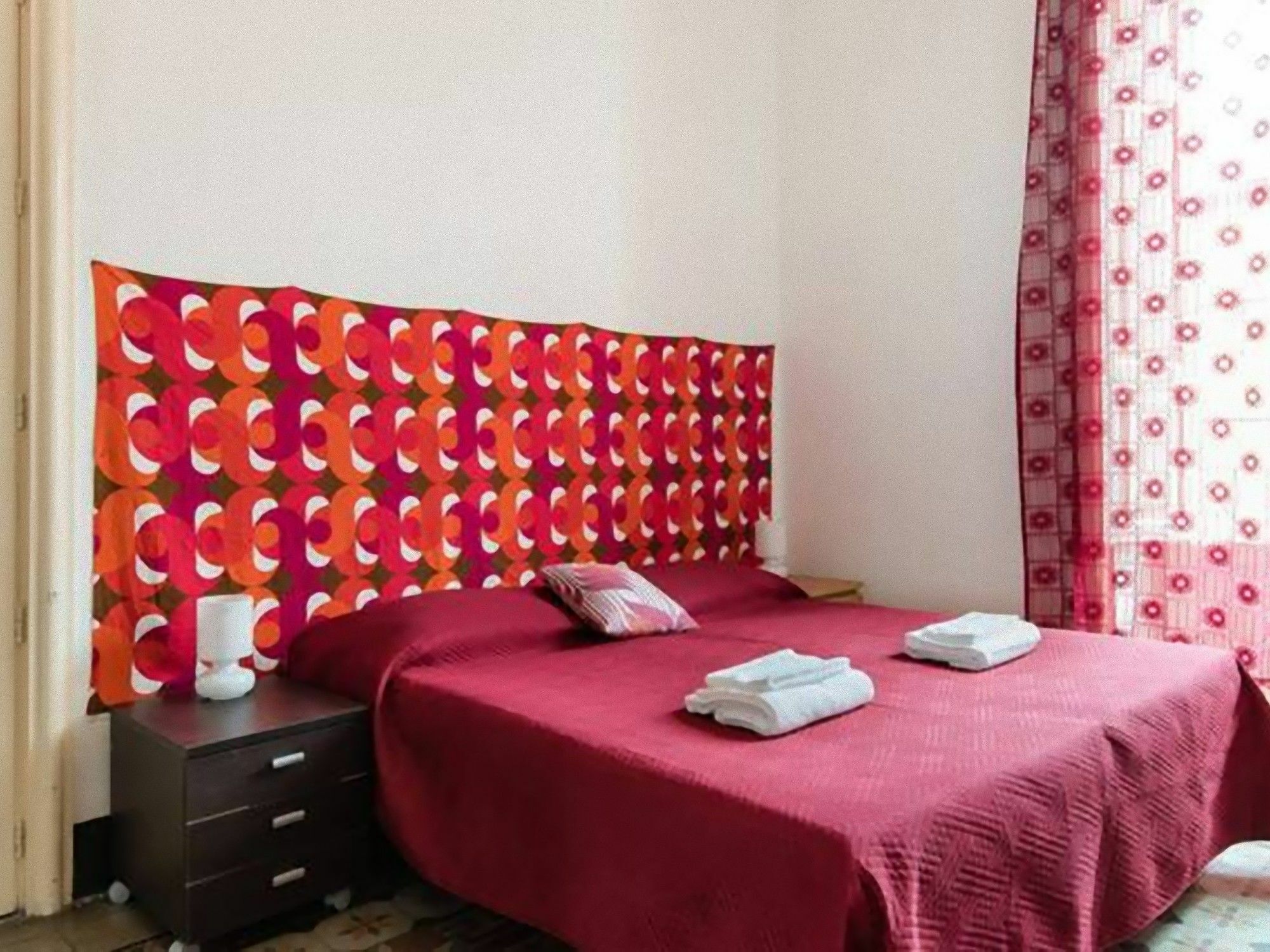 New Rubik'S Castle Hotell CTA Exteriör bild